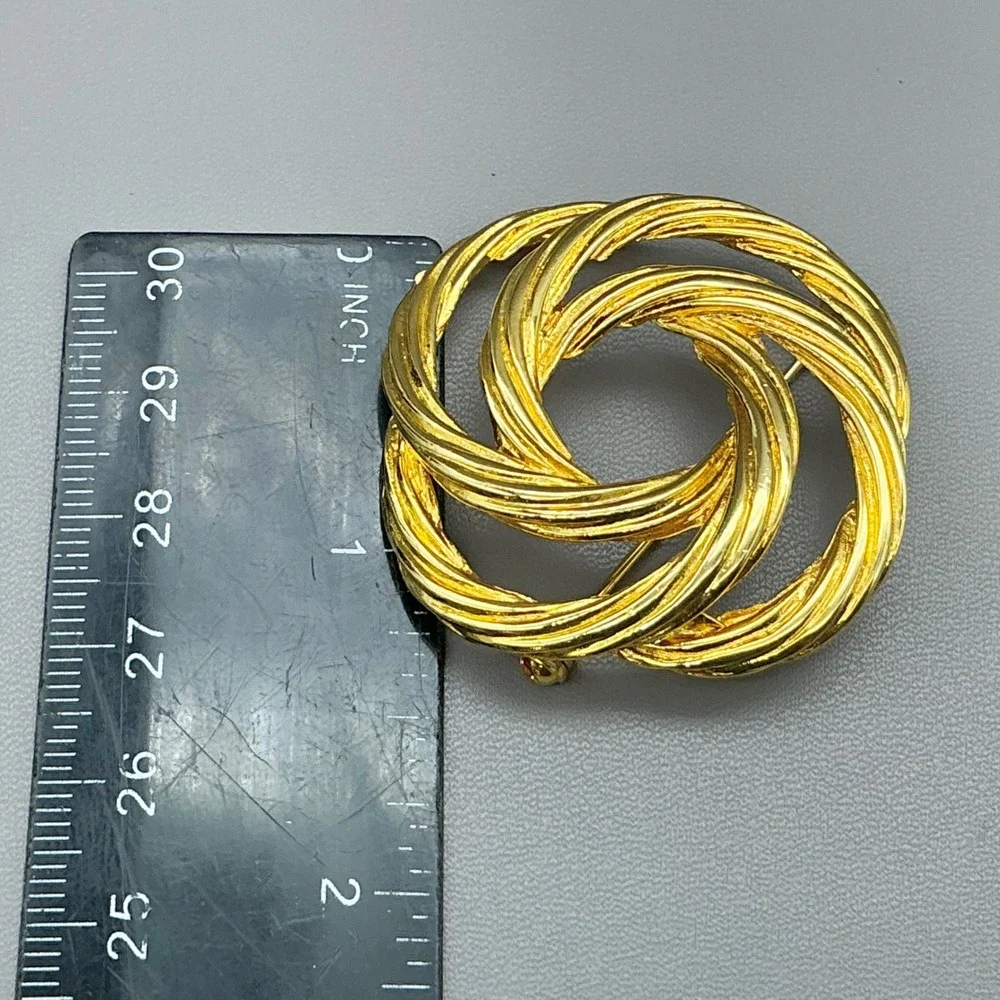 Twisted Rope Knot Brooch Pin Women Gold Tone Textured Round Circular Jewelry